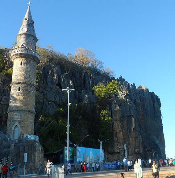 https://www.bahiaencantadatour.com.br/services/uploads/_original/transfer-chapada-diamantina-500151.jpg